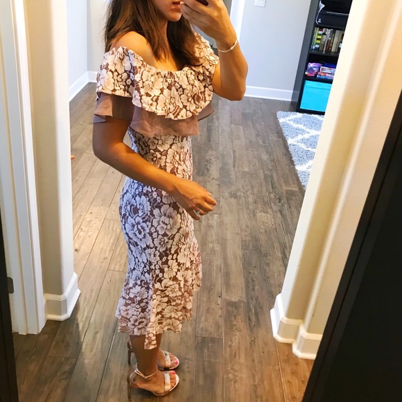 Last 1!! Gorgeous mauve off shoulder lace dress - Picture 3 of 5